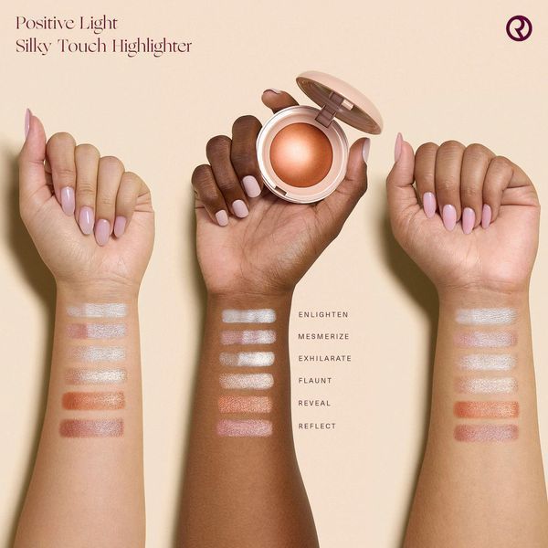 Хайлайтер Rare Beauty Positive Light Silky Touch Highlighter, оттенок Enlighten, 2.8 г 88a-i07 фото